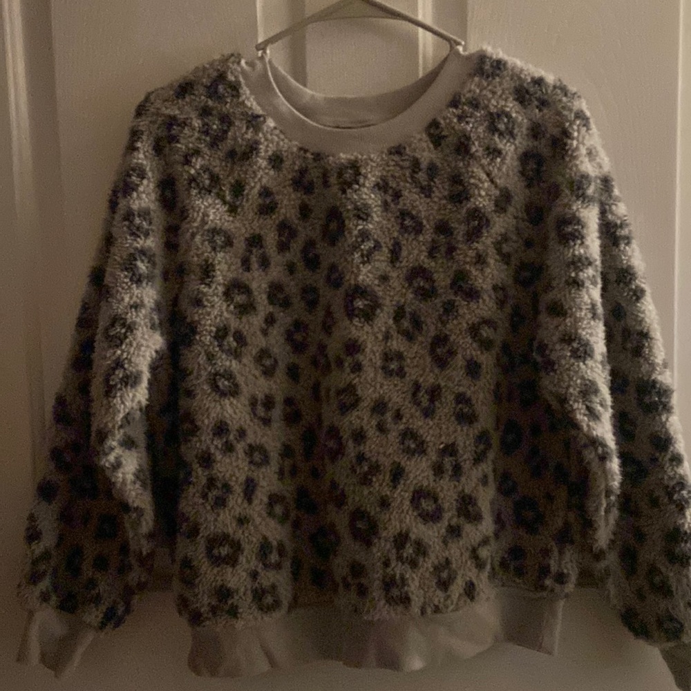 Old Navy gray leopard sweater, size small